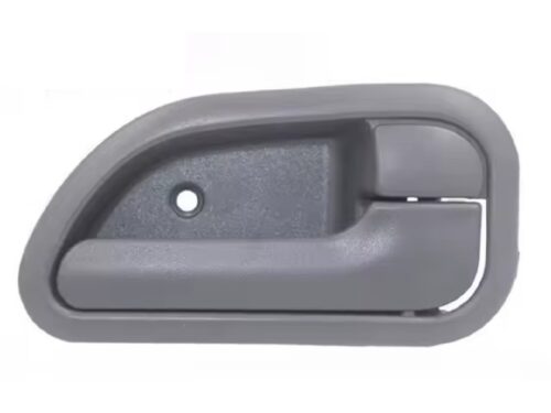 A maçaneta interna LD do passageiro da Engine Parts é um item essencial para o seu veículo. Fabricada com materiais de alta qualidade, ela oferece durabilidade e resistência para o uso diário. Projetada especificamente para o lado direito do passageiro, essa maçaneta garante um encaixe perfeito e uma funcionalidade suave ao abrir e fechar a porta do seu carro.