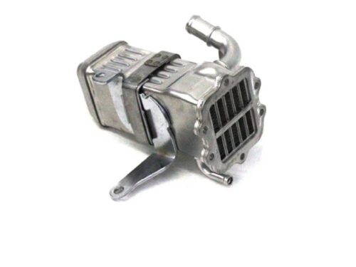 O Resfriador de Óleo Engine Parts 5342842 é um componente essencial para o sistema de arrefecimento dos gases de escape do motor Cummins ISF 2.8. Este resfriador ajuda a manter a temperatura ideal do óleo, garantindo o bom funcionamento do motor e prolongando sua vida útil.