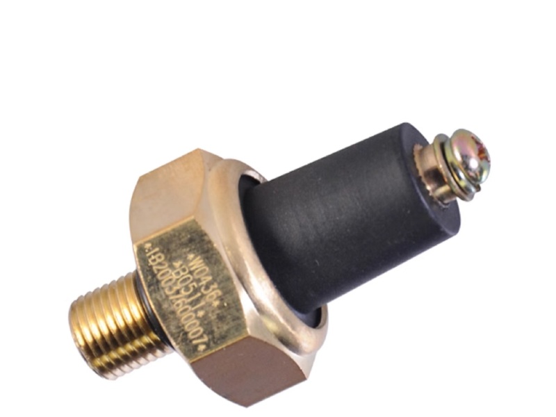Garanta a segurança do seu veículo com o Indicador da Pressão do Óleo do Motor Cebolinha. Este sensor é essencial para monitorar a pressão do óleo do motor, garantindo o seu bom funcionamento e prevenindo danos graves ao sistema. Com ele, você terá a certeza de estar sempre com a pressão do óleo adequada, evitando problemas mecânicos e prolongando a vida útil do motor.