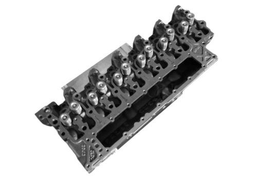 O cabeçote do motor Cummins 6BT 5.9 é uma peça fundamental para o funcionamento desse motor diesel de 6 cilindros. Ele desempenha um papel crucial no controle do fluxo de ar e combustível, bem como na exaustão dos gases de combustão.