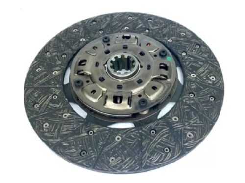 Um disco de embreagem é um componente essencial do sistema de embreagem de veículos com transmissão manual. Sua principal função é transmitir o torque do motor para a caixa de câmbio e, consequentemente, para as rodas, permitindo que o motorista engate e desengate as marchas suavemente.